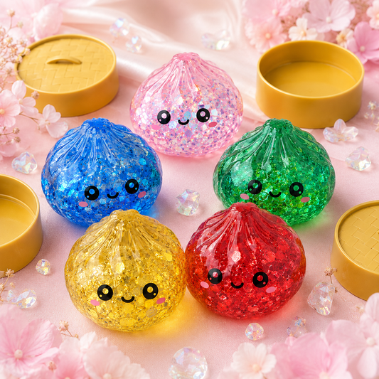 Six squishies kawaii pailletés multicolores (rose, bleu, vert, jaune, rouge) posés sur fond fleuri rose